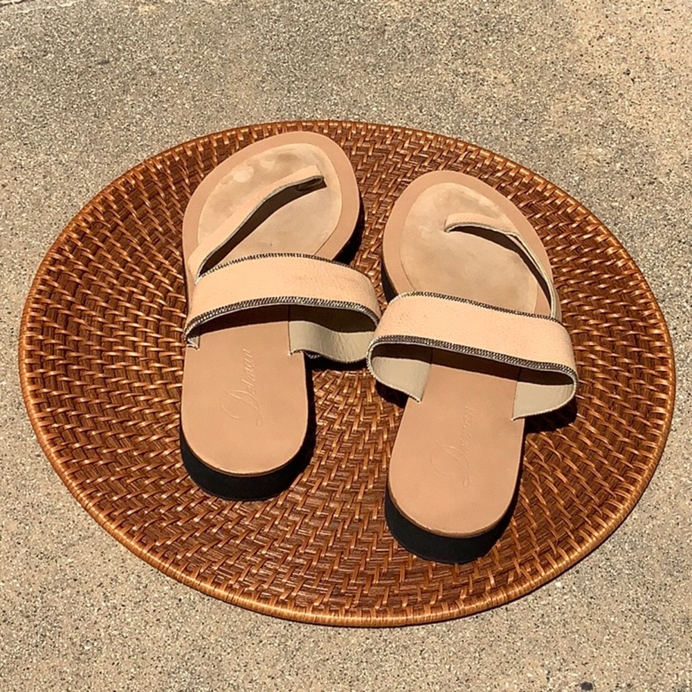 Delman leather sandals with chain accent , 7.5 - Picture 3 of 6